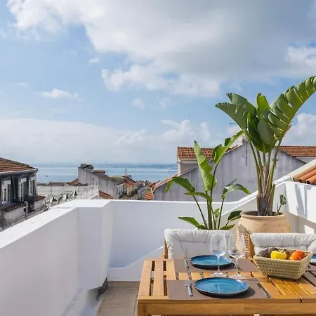 Authentic Lisbon Living With A View By Lovelystay Лиссабон