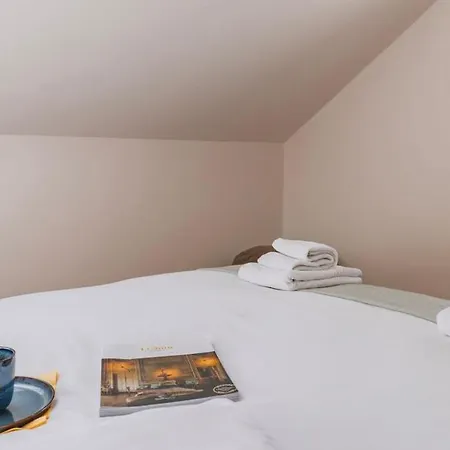 Authentic Lisbon Living With A View By Lovelystay Апартаменты